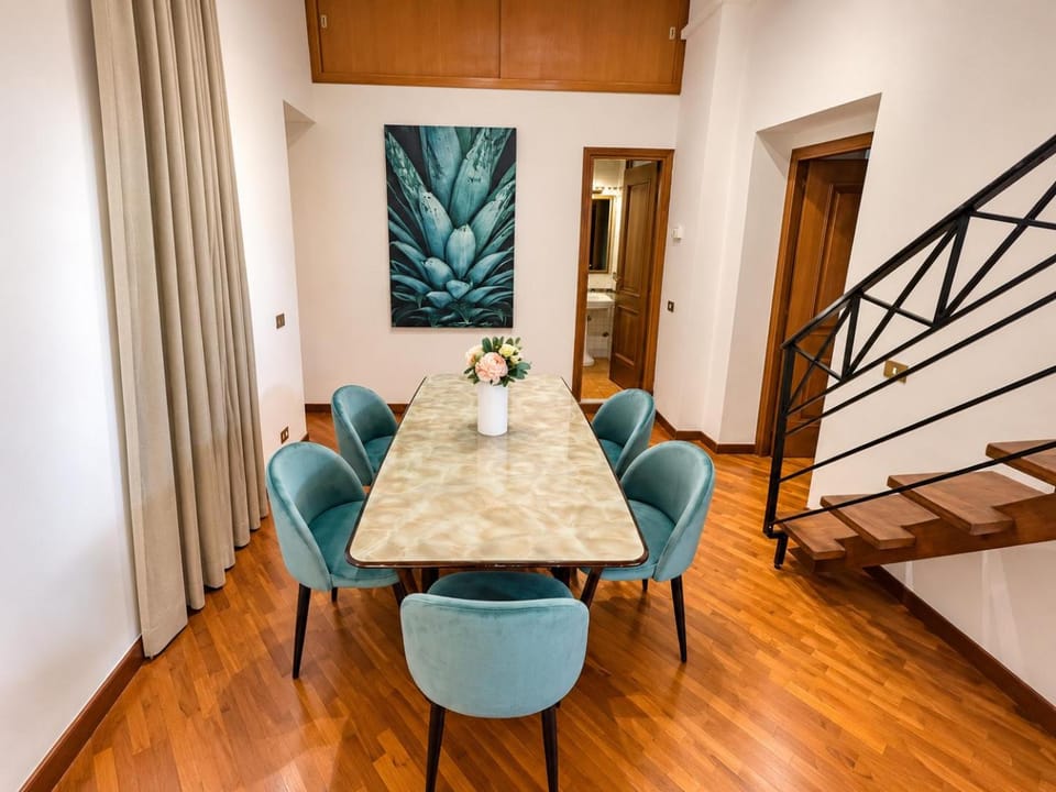 Living room, Seating area, Dining area
