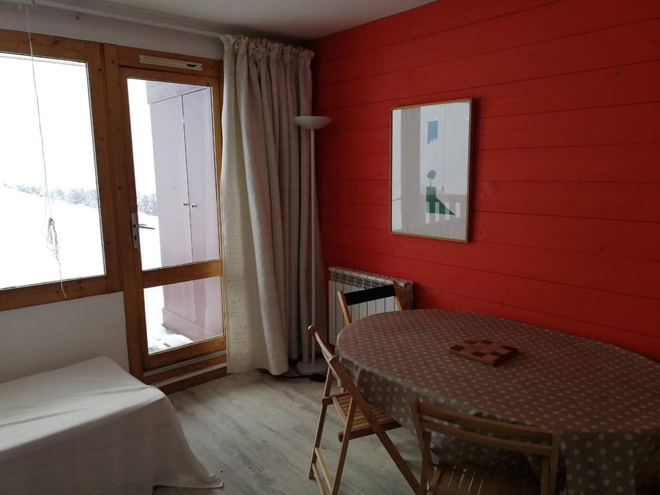 Appartement skis aux pieds, terrasse ensoleillée, animaux admis, 6 personnes Apartment in Mâcot-la-Plagne