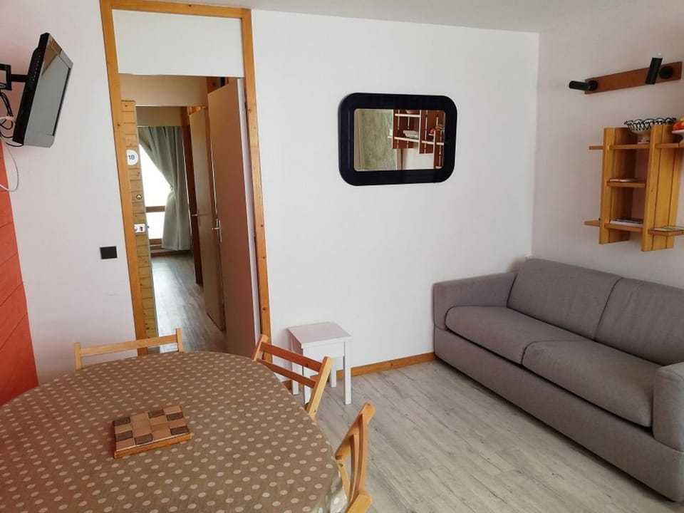 Appartement skis aux pieds, terrasse ensoleillée, animaux admis, 6 personnes Apartment in Mâcot-la-Plagne