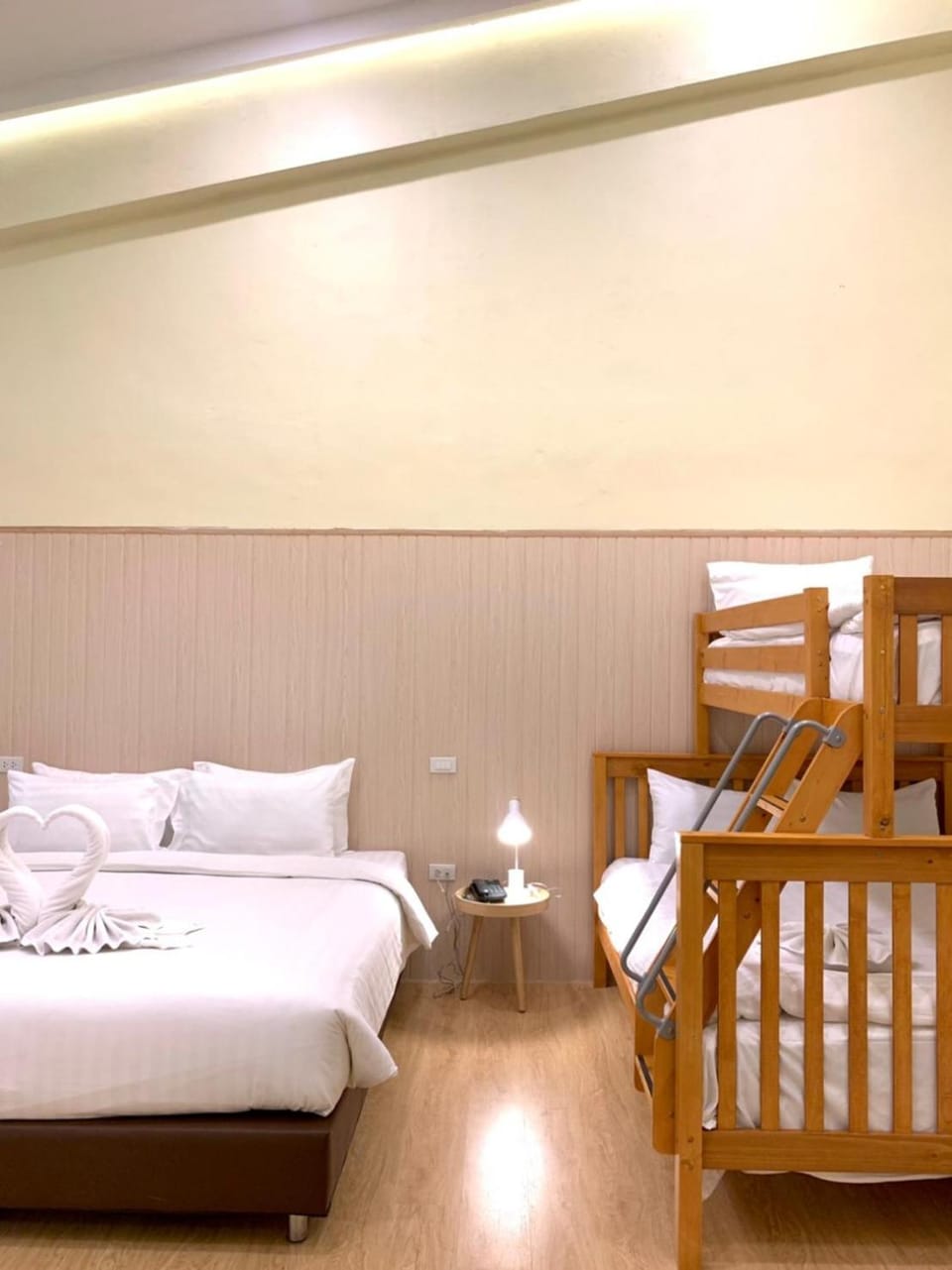 Bedroom, bunk bed