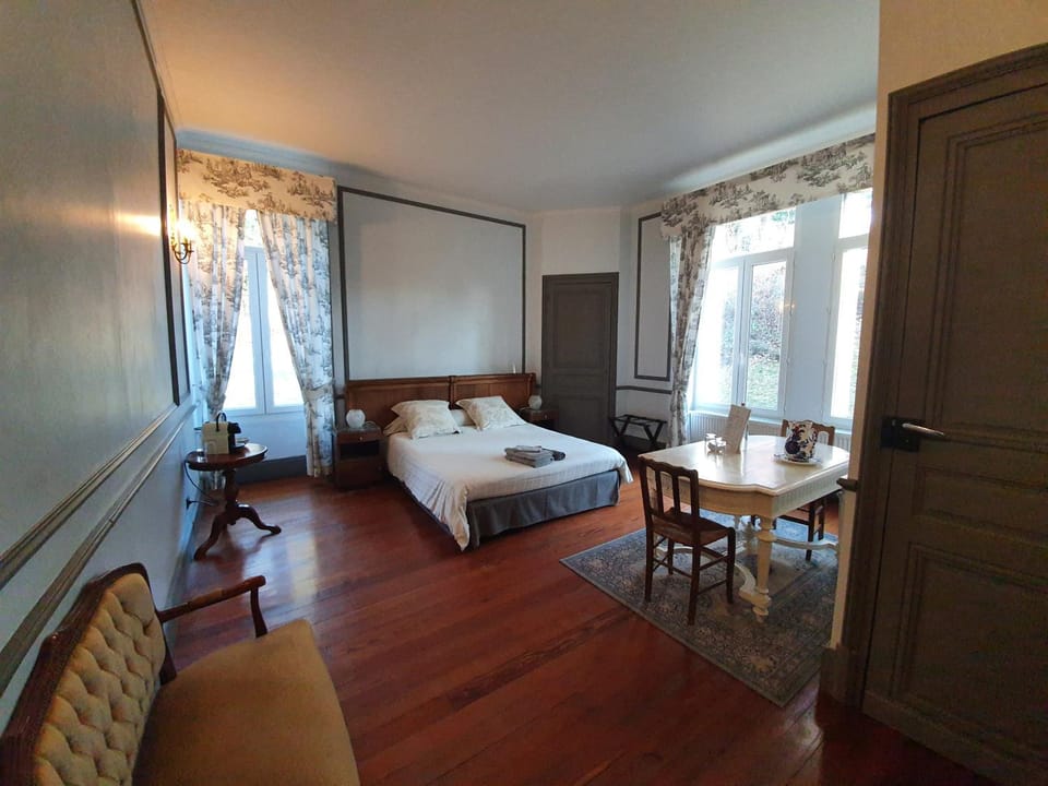Chateau de Bonnevaux Bed and Breakfast in Auvergne-Rhône-Alpes