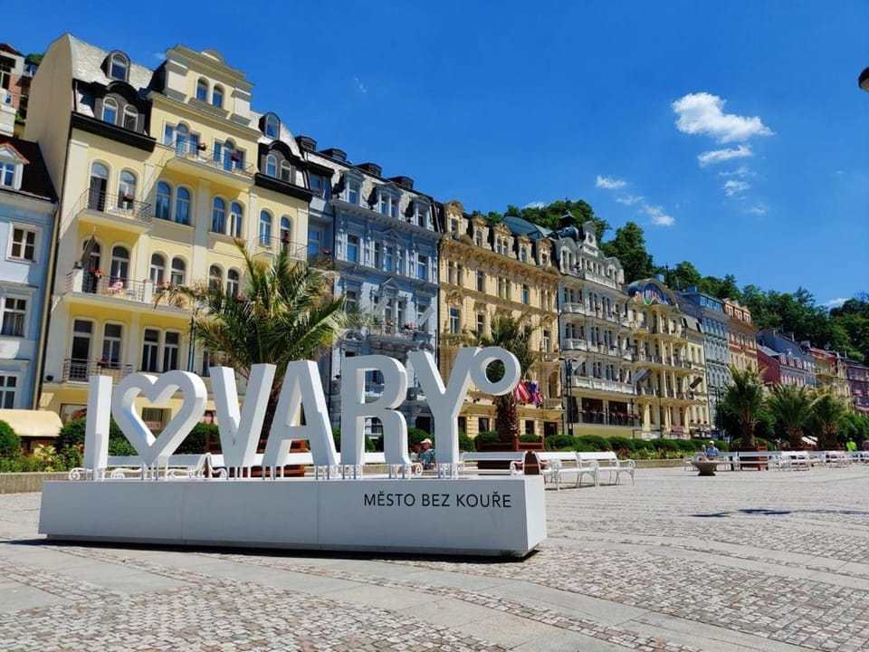 Nearby landmark, Day, Location