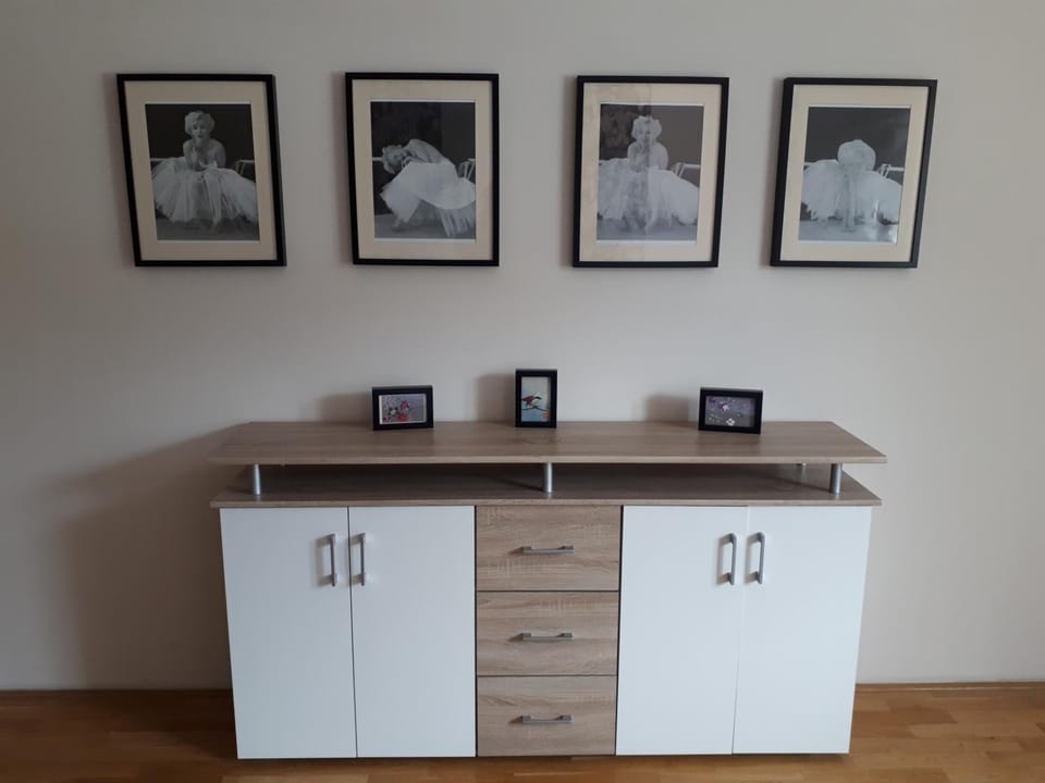 Photo of the whole room, Decorative detail, Bedroom
