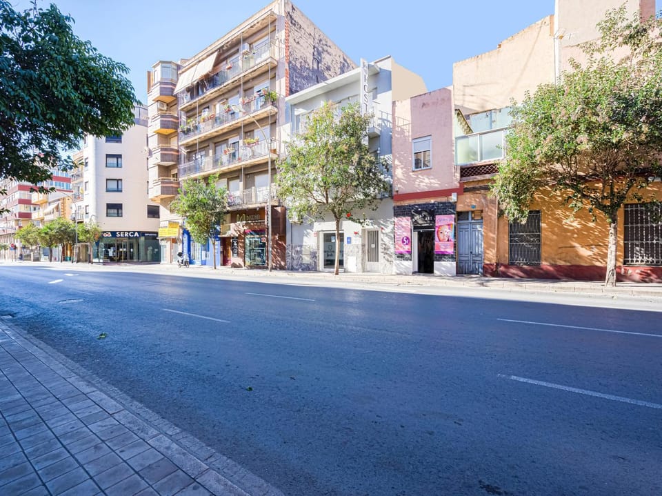 Property building, Neighbourhood