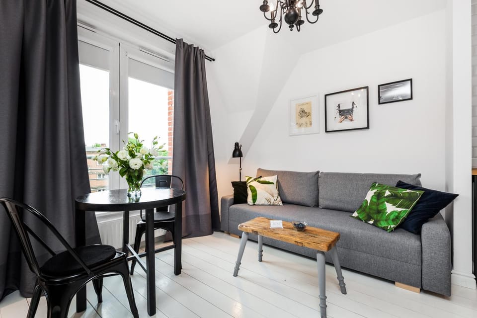 View (from property/room), Living room, Other, Photo of the whole room, Decorative detail, Seating area
