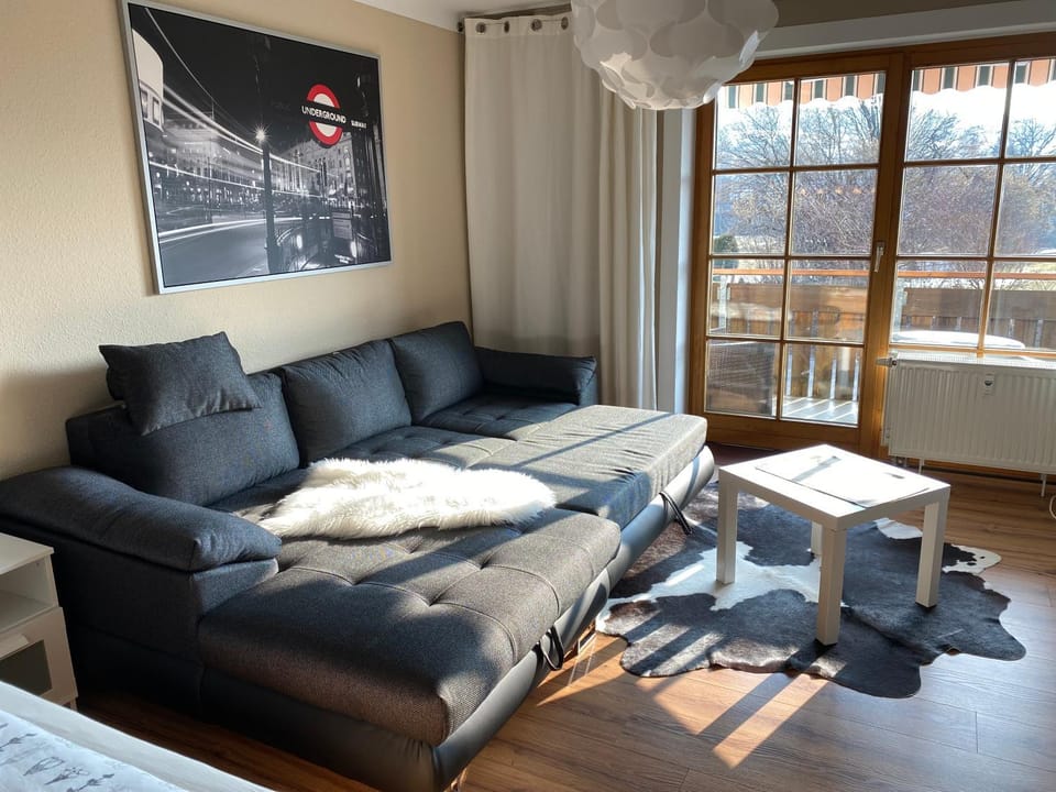 Photo of the whole room, Seating area
