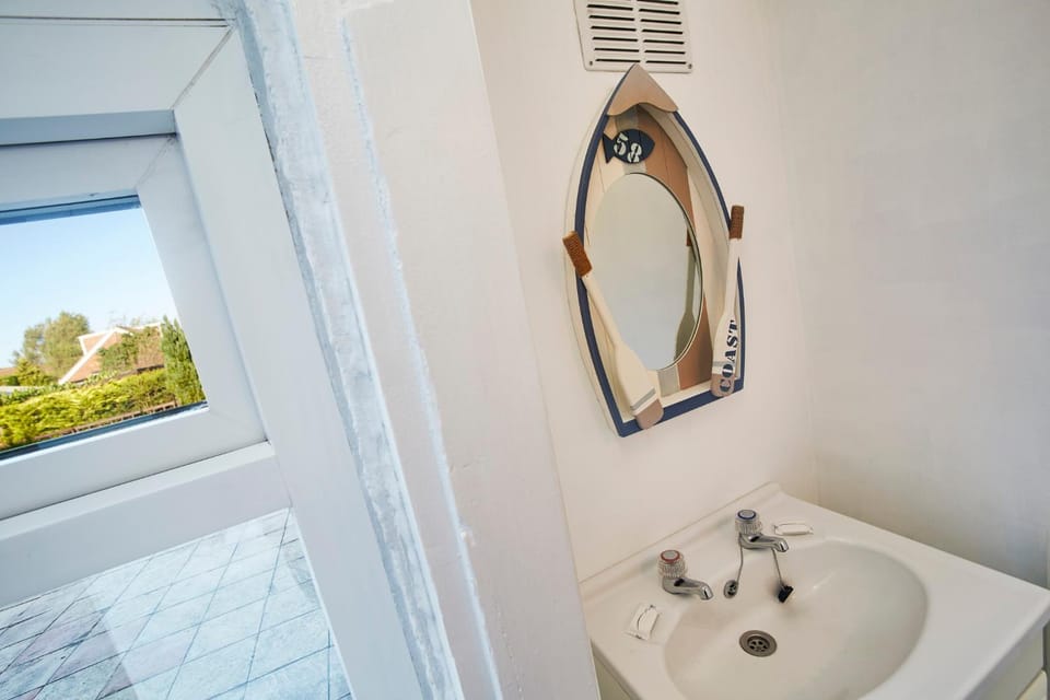 Toilet, Area and facilities