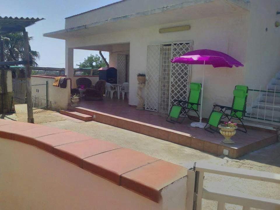 Facade/entrance, Balcony/Terrace