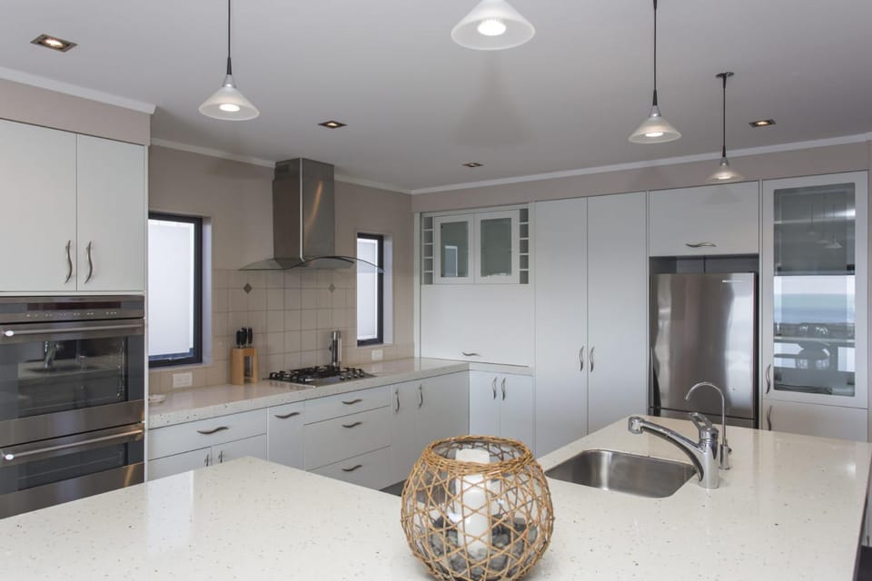 The Waterfront Escape - with panoramic sea views Villa in New Plymouth