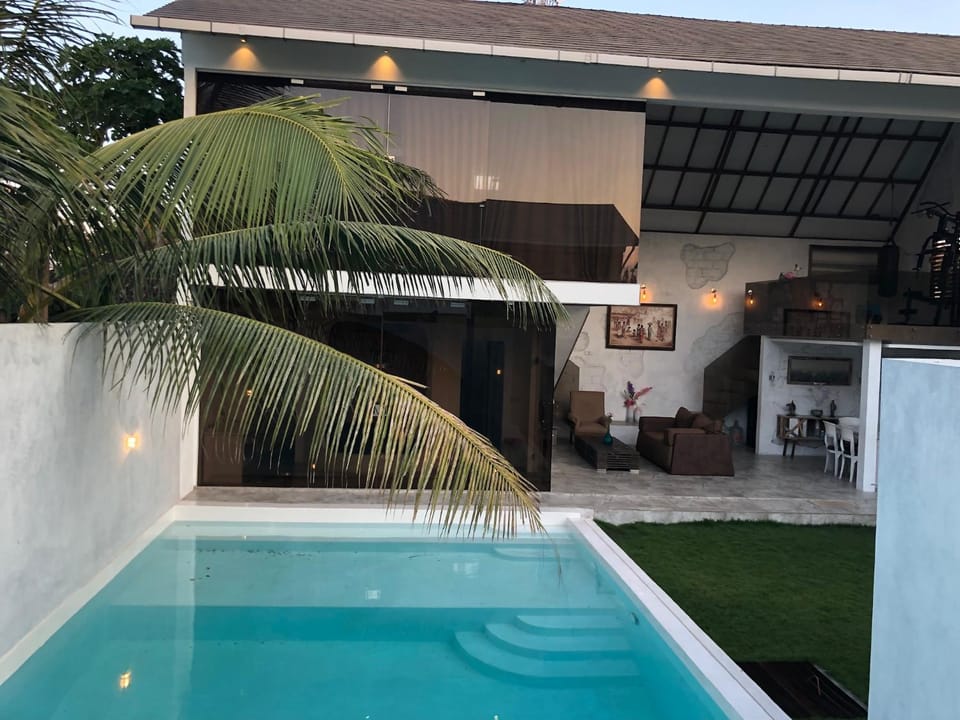 Property building, Swimming pool, Swimming pool