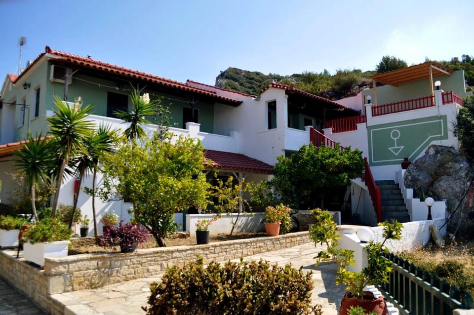 Katina Balos Rooms-Studios Apartment in Samos, Greece