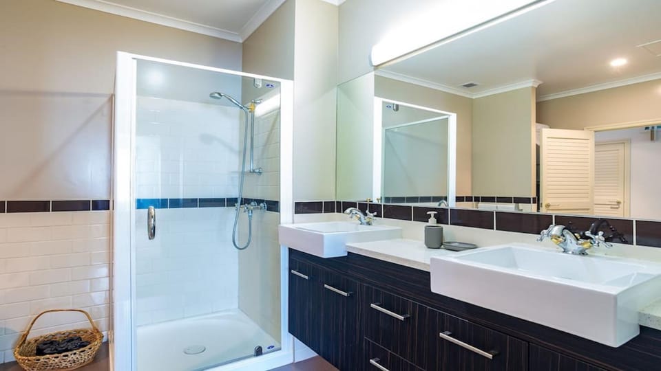 Princes Wharf's truly stunning North-West Loft Apartment in Auckland