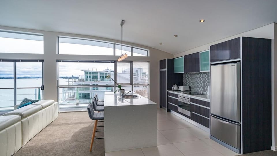 Princes Wharf's truly stunning North-West Loft Apartment in Auckland