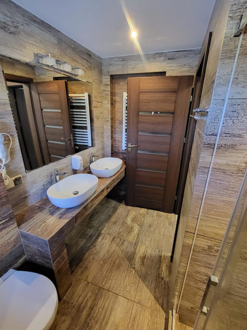 Shower, Toilet, Bathroom, towels