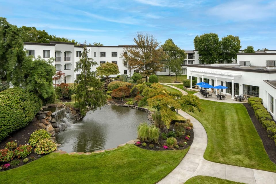 Property building, Day, Natural landscape, Garden, Garden view, Inner courtyard view