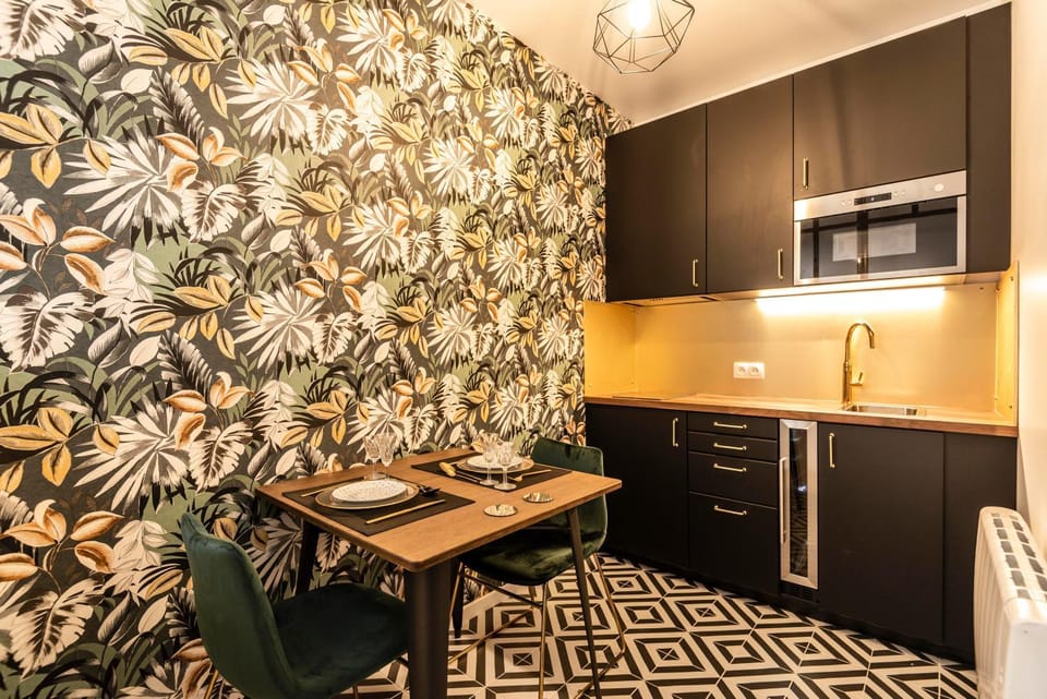 MM Suites Marlot Apartment in Reims