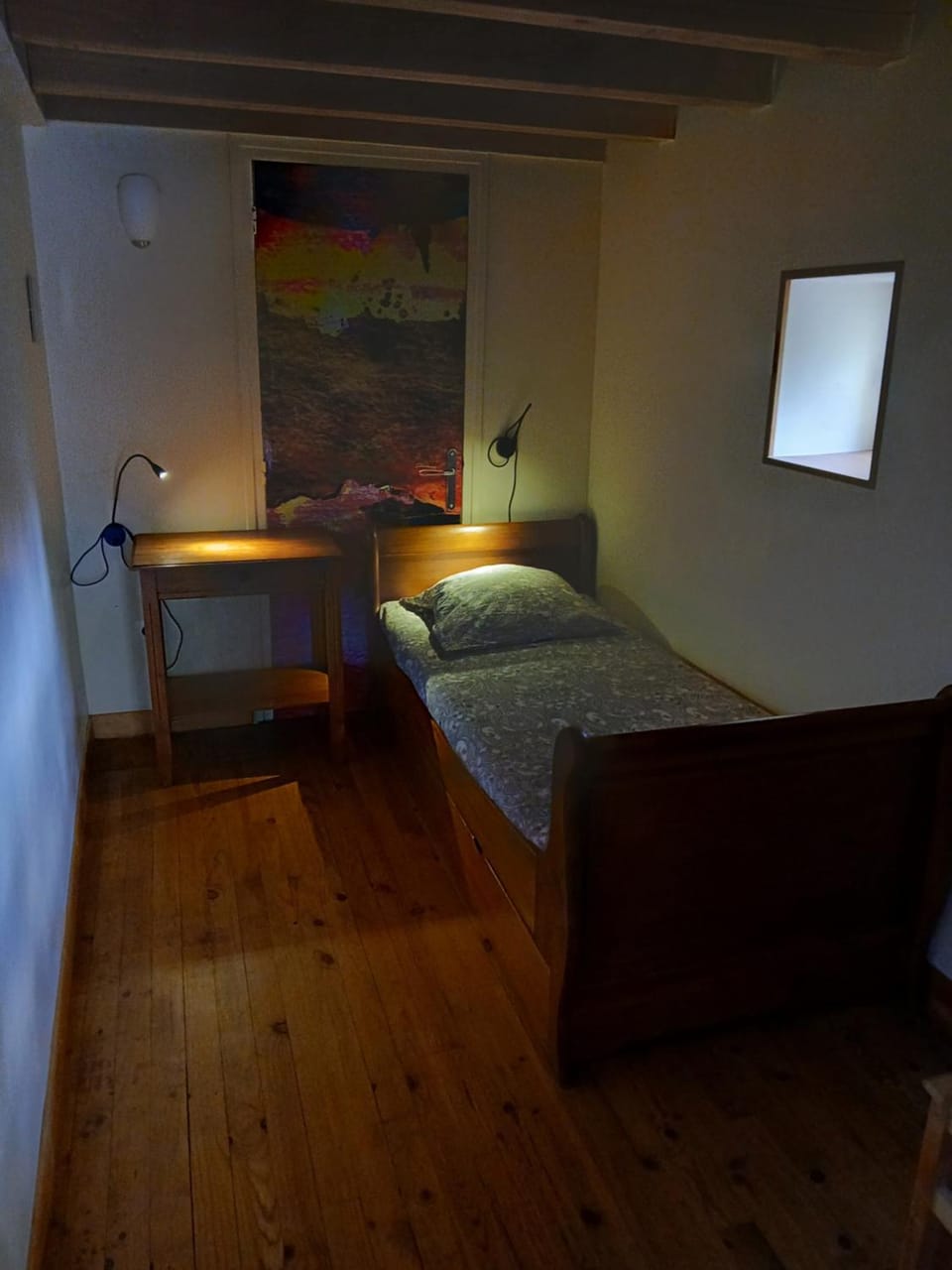 Bed, Photo of the whole room, Bedroom