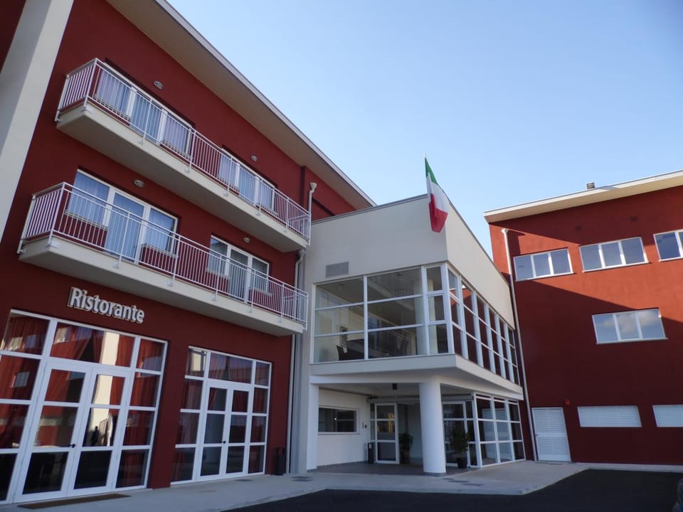 Facade/entrance