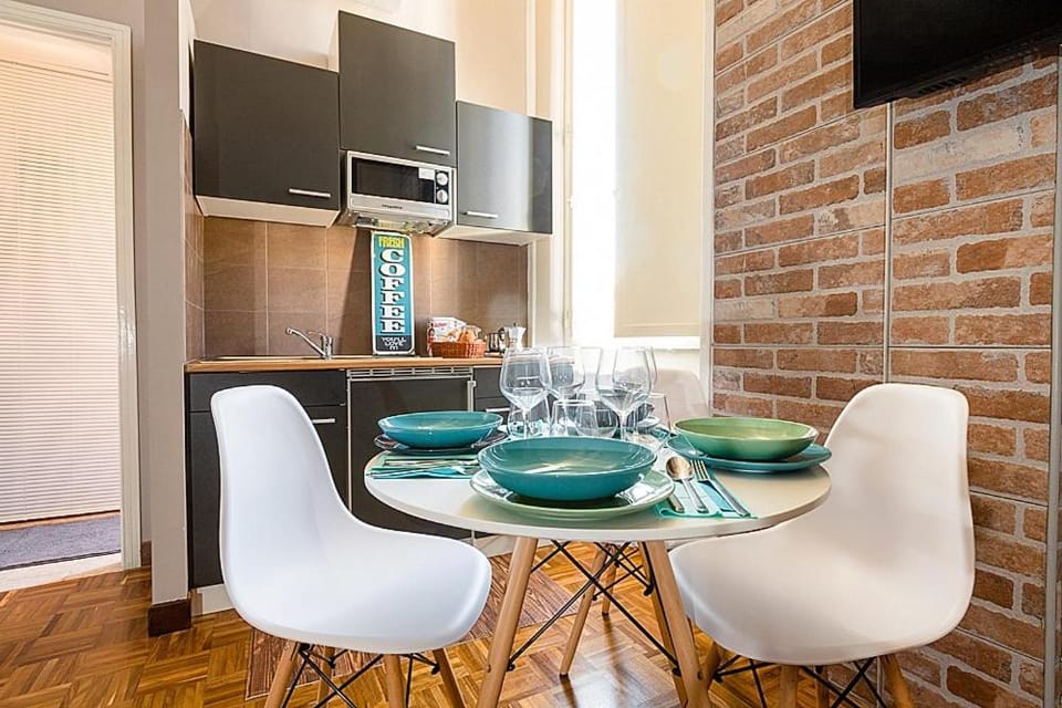 Pica Station - Casa Vacanze Apartment in Naples