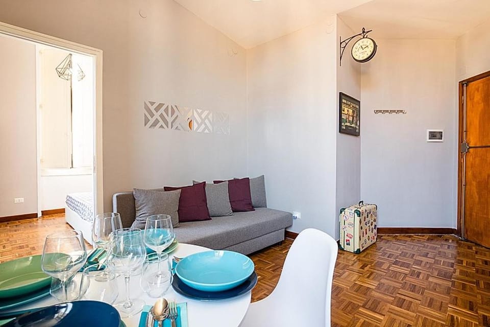 Pica Station - Casa Vacanze Apartment in Naples