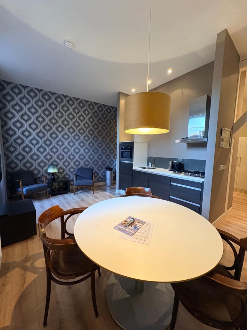 Kitchen or kitchenette, Living room, Seating area, Dining area, microwave, stove