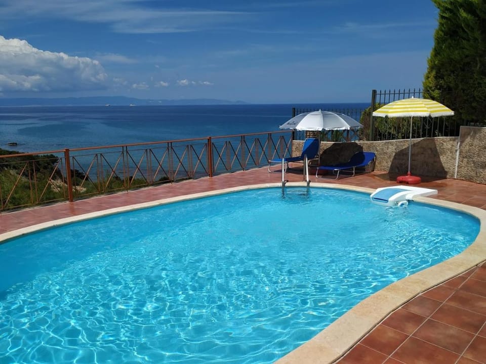 Decorative detail, Sea view, Swimming pool, Swimming pool