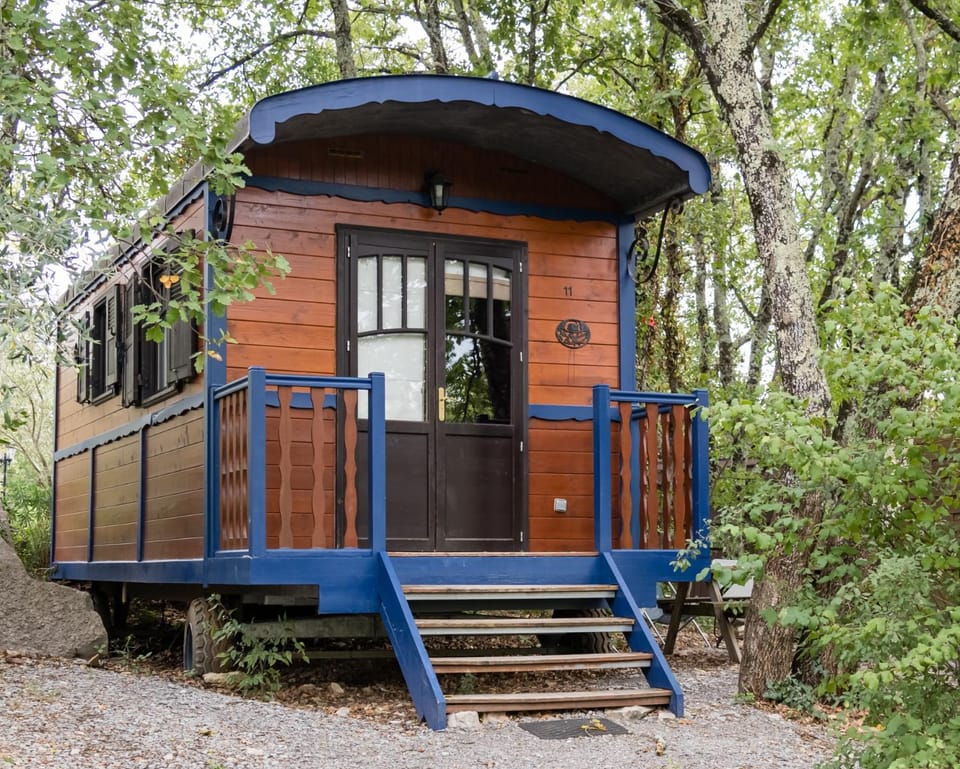 Roulottes et Cabanes de Saint Cerice Campground/ 
RV Resort in Provence-Alpes-Côte d'Azur