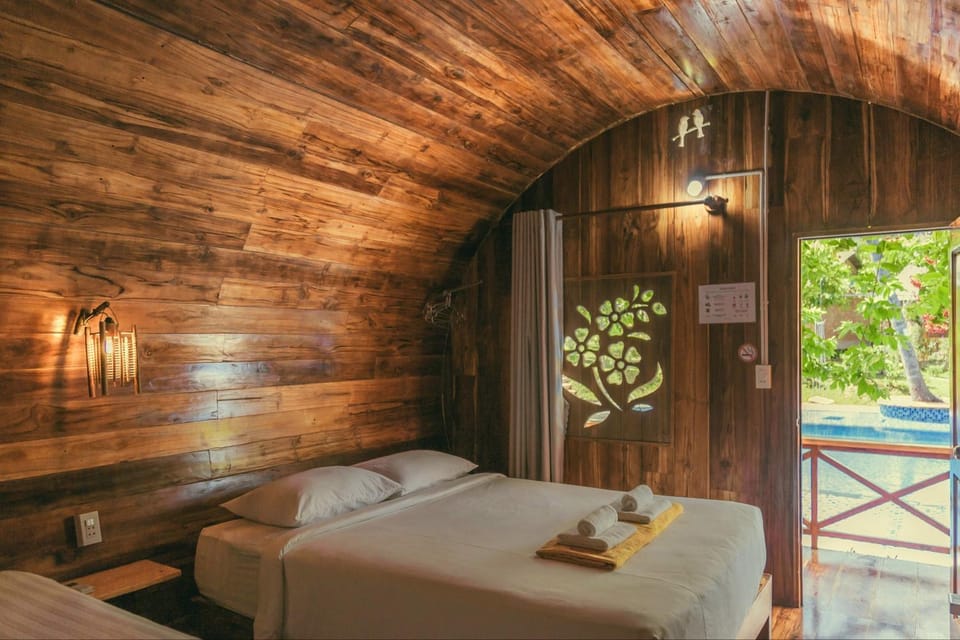 Bed, View (from property/room), Bedroom, Garden view, Pool view
