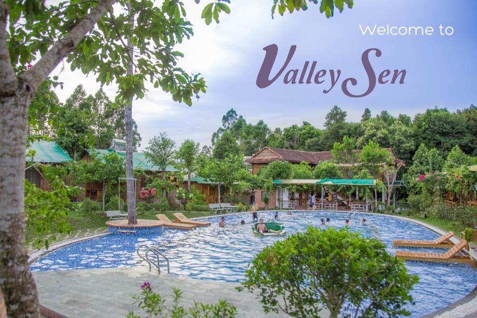 Property building, Garden, Swimming pool