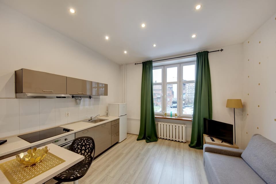 TV and multimedia, Kitchen or kitchenette, Living room, Seating area, Dining area