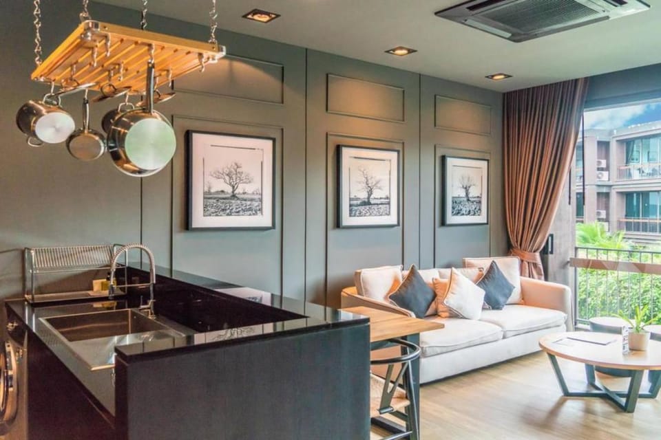 Kitchen or kitchenette, Living room, Seating area, Dining area
