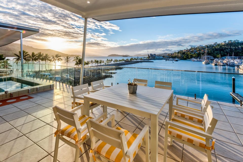 Balcony/Terrace, Dining area, Swimming pool, sunbed