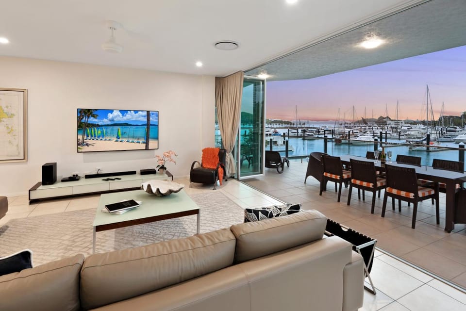 Pavillion 3 Absolute Waterfront 4 Bedroom 2 Lounge Room and Golf Buggy Apartment in Whitsundays