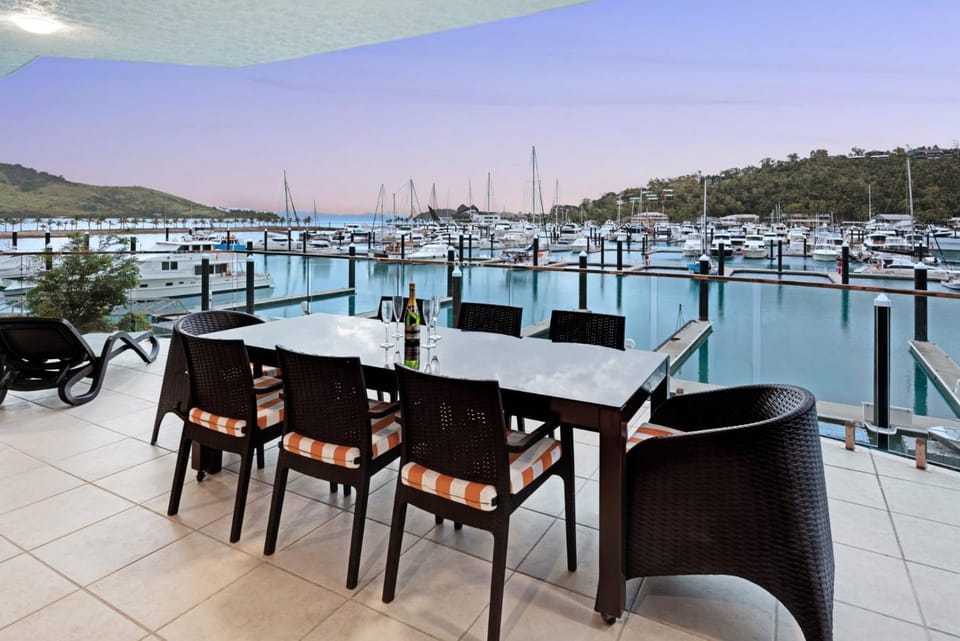 Pavillion 3 Absolute Waterfront 4 Bedroom 2 Lounge Room and Golf Buggy Apartment in Whitsundays