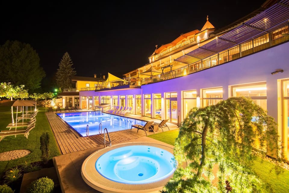 Night, Summer, Mountain view, Swimming pool