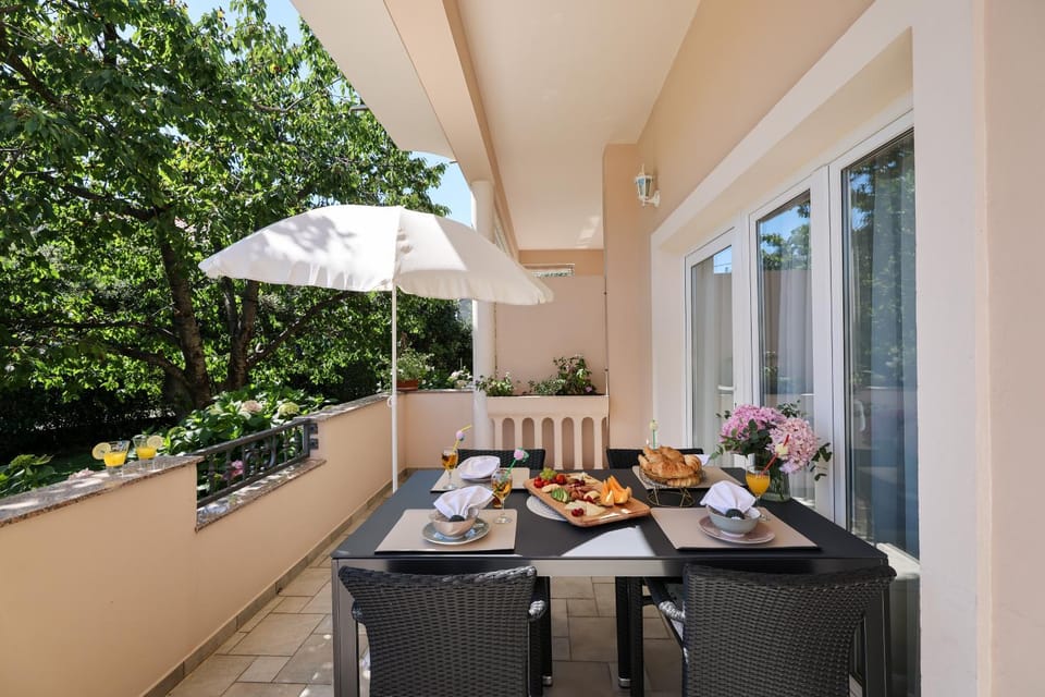 Day, Coffee/tea facilities, Balcony/Terrace, Seating area, Garden view
