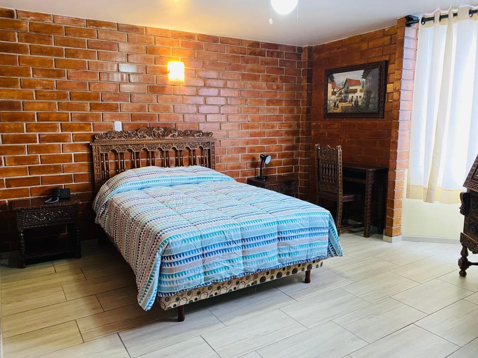 Bed, TV and multimedia, Bedroom