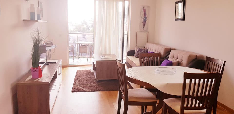 Living room, Photo of the whole room, Dining area