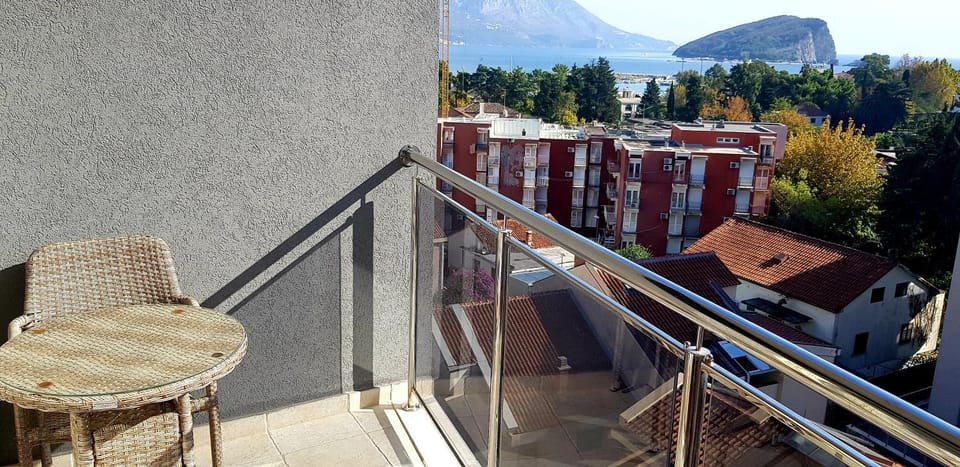 View (from property/room), City view, Sea view