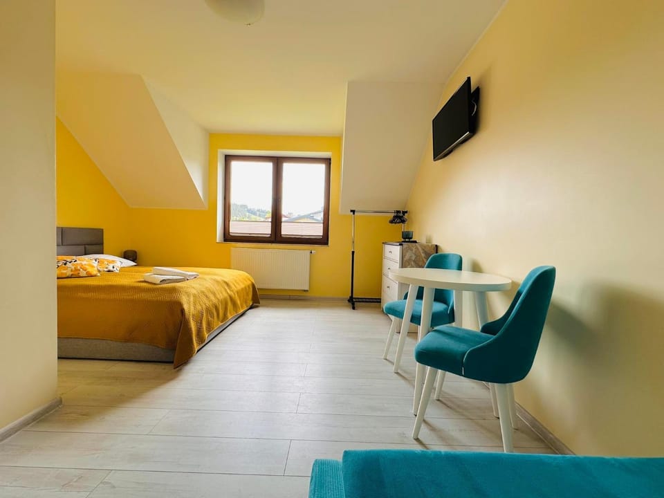 Bed, TV and multimedia, Photo of the whole room, Seating area
