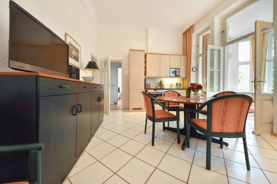 Kitchen or kitchenette, Living room, Dining area, minibar, pet friendly
