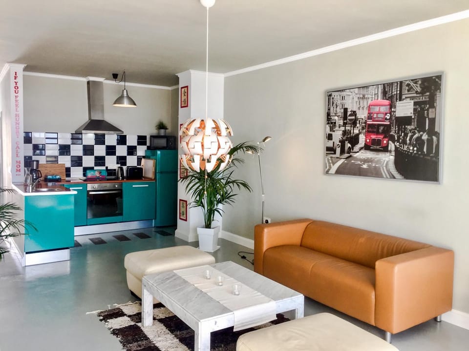 Kitchen or kitchenette, Living room