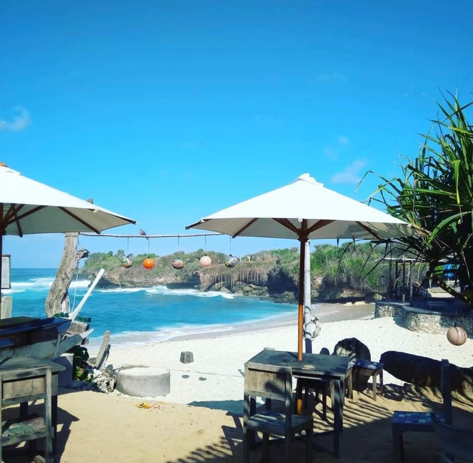 D'byas Dream Beach Club and Villa Campground/ 
RV Resort in Nusapenida