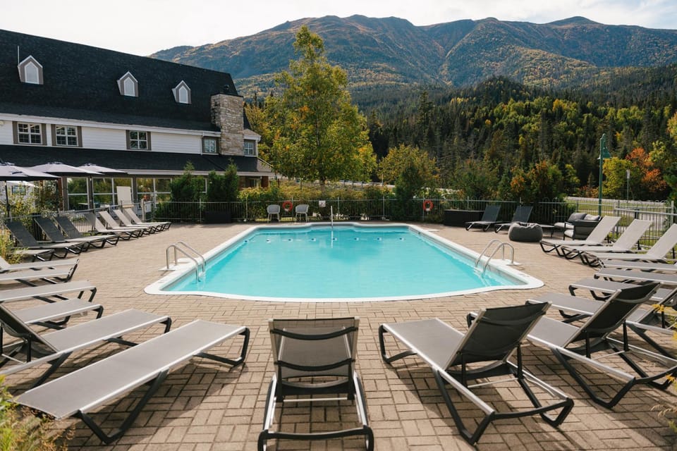 Day, Natural landscape, Mountain view, Pool view, Swimming pool, sunbed