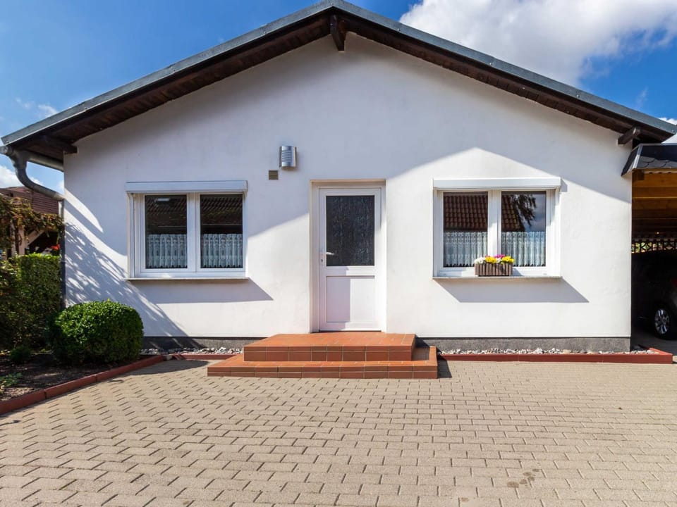 Property building, Patio, Facade/entrance