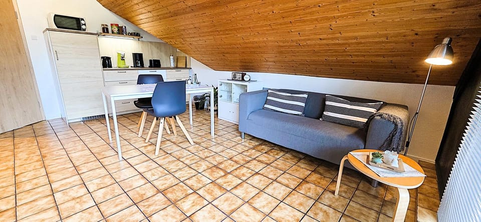 Coffee/tea facilities, Living room, Dining area, Bedroom, microwave, kitchen