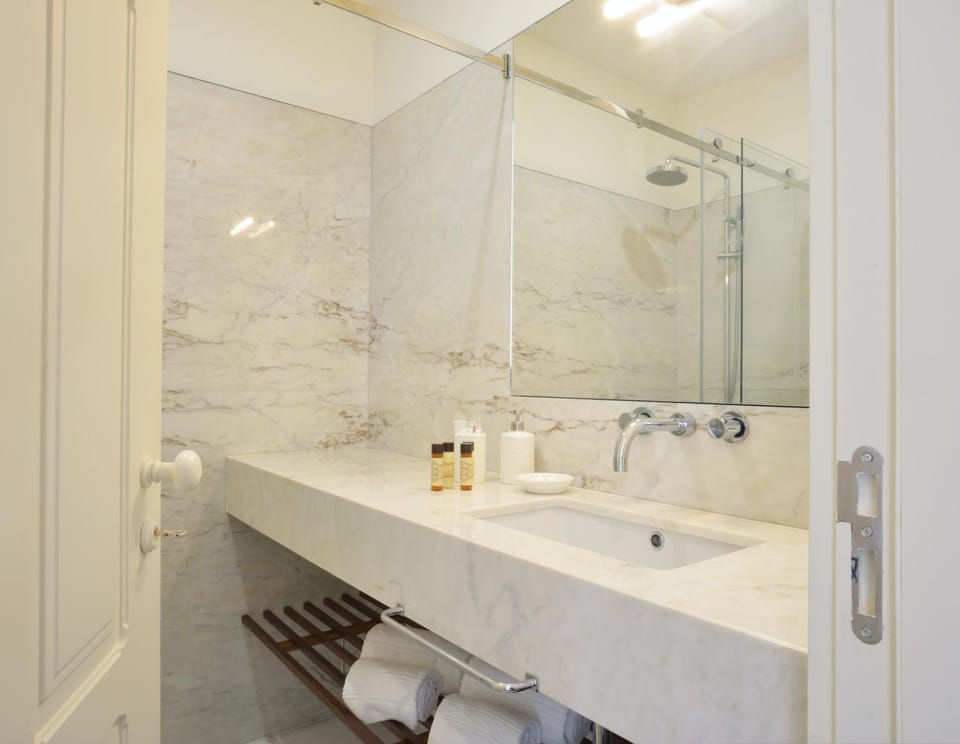 Shower, Bathroom, towels