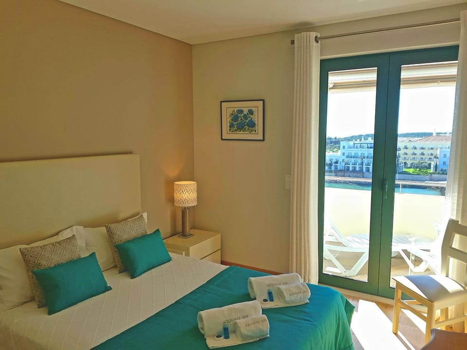 Bedroom, Pool view, Sea view