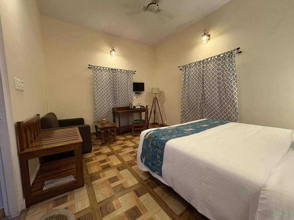Bed, TV and multimedia, Bedroom