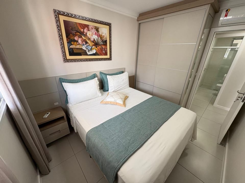 Bed, Photo of the whole room, Bedroom, heating, wardrobe, air conditioner